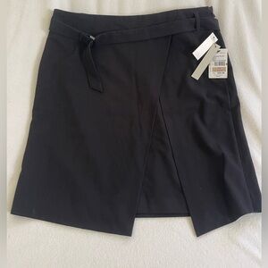 Amanda & Chelsea Split Front Skirt Black
Size 12
NWT